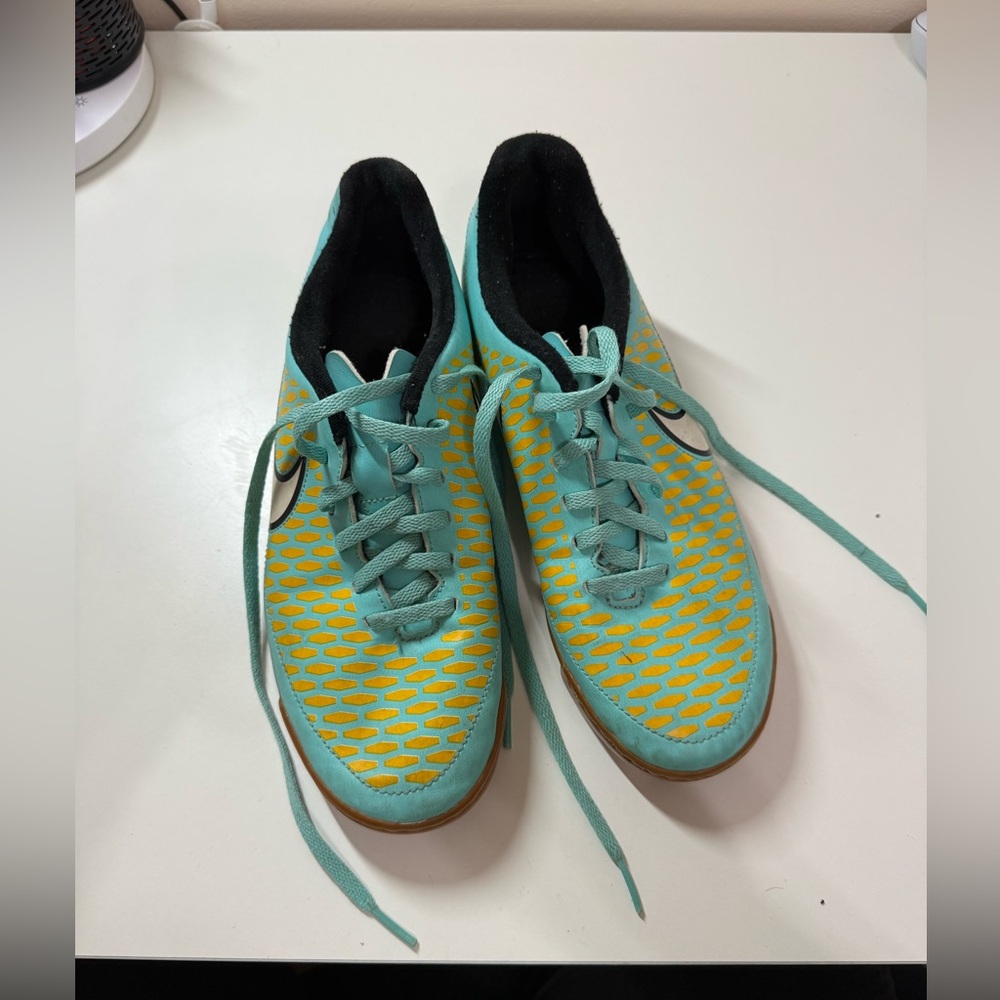 Futsol soccer shoes